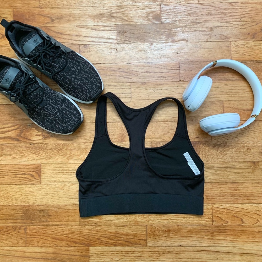VICTORIA SPORT | Classic Racerback Blk Sports Bra - Picture 3 of 5